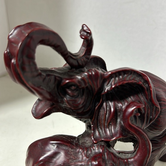 Red Resin Elephant. Mother and baby. Approx 5 1/2” tall - Picture 4 of 4